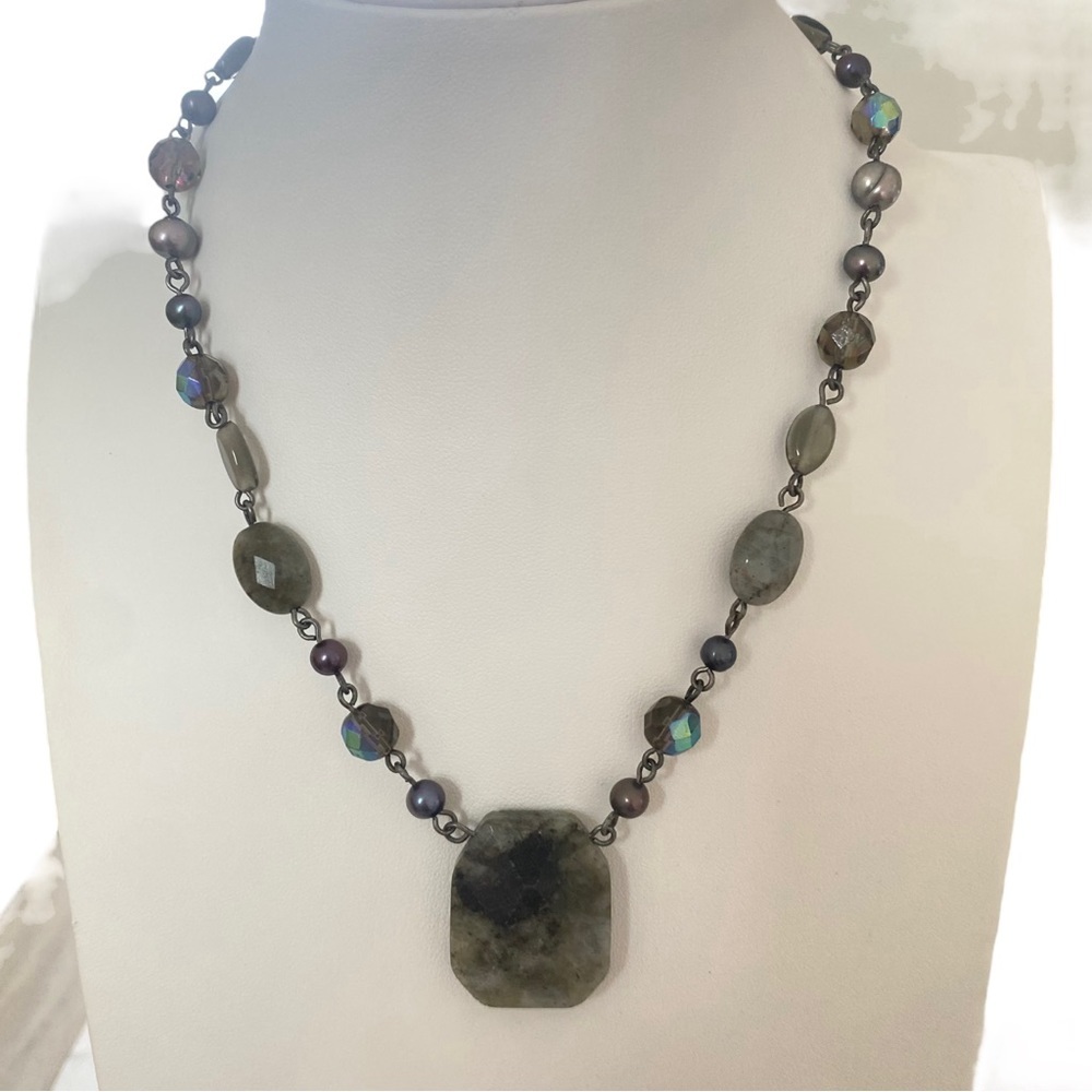 Is Sophia rare labradorite pearls and glass necklace pendant genuine gemstones - Picture 2 of 9